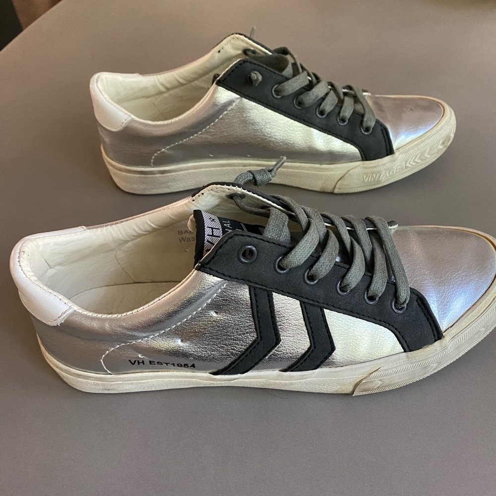Vintage Havana sneakers in great condition
